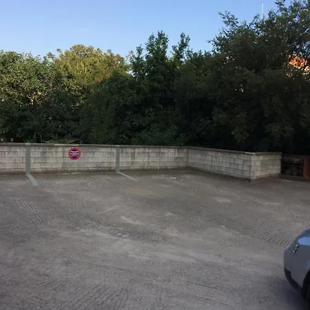 Near The Circuit Of And Centre!!! Serres